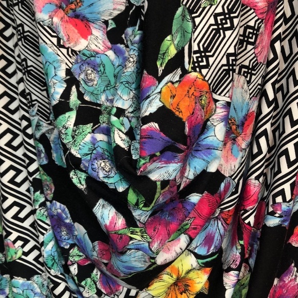 ECI Slouch Neck Multi Color Sleeveless Blouse Large - Picture 2 of 8